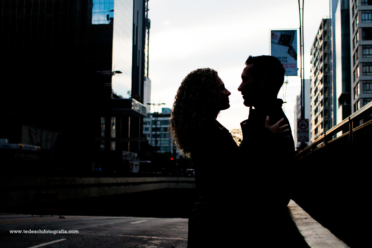 Ensaio - pre wedding - avenida paulista - são paulo - ensaio de casal - ensaio casal rua - parque trianon - avenida paulista - movimentacao - casamento - ensaio de casamento - ensaio de casamento na paulista - vestido de noiva - unha de noiva - são paulo