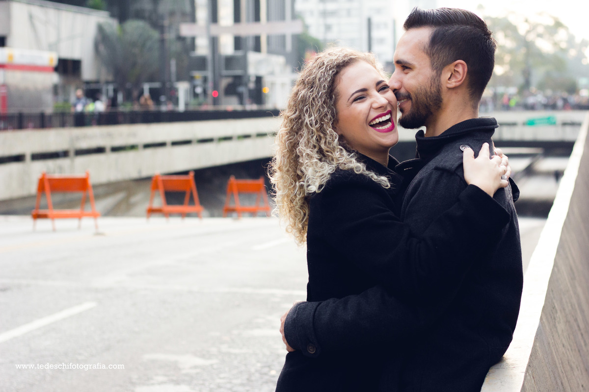 Ensaio - pre wedding - avenida paulista - são paulo - ensaio de casal - ensaio casal rua - parque trianon - avenida paulista - movimentacao - casamento - ensaio de casamento - ensaio de casamento na paulista - vestido de noiva - unha de noiva - são paulo