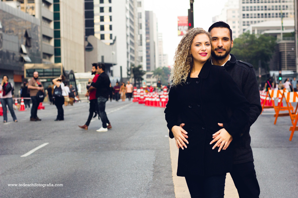Ensaio - pre wedding - avenida paulista - são paulo - ensaio de casal - ensaio casal rua - parque trianon - avenida paulista - movimentacao - casamento - ensaio de casamento - ensaio de casamento na paulista - vestido de noiva - unha de noiva - são paulo