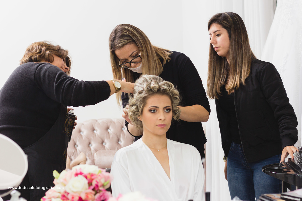 Cabelo de Noiva - Vestido de Noiva- Casamento mogi das cruzes - Casamento São Paulo - Decoração para Casamento - Salão para casamento - making of de casamento - dia da noiva - casamento churrascaria - são paulo - aliança de noivado
