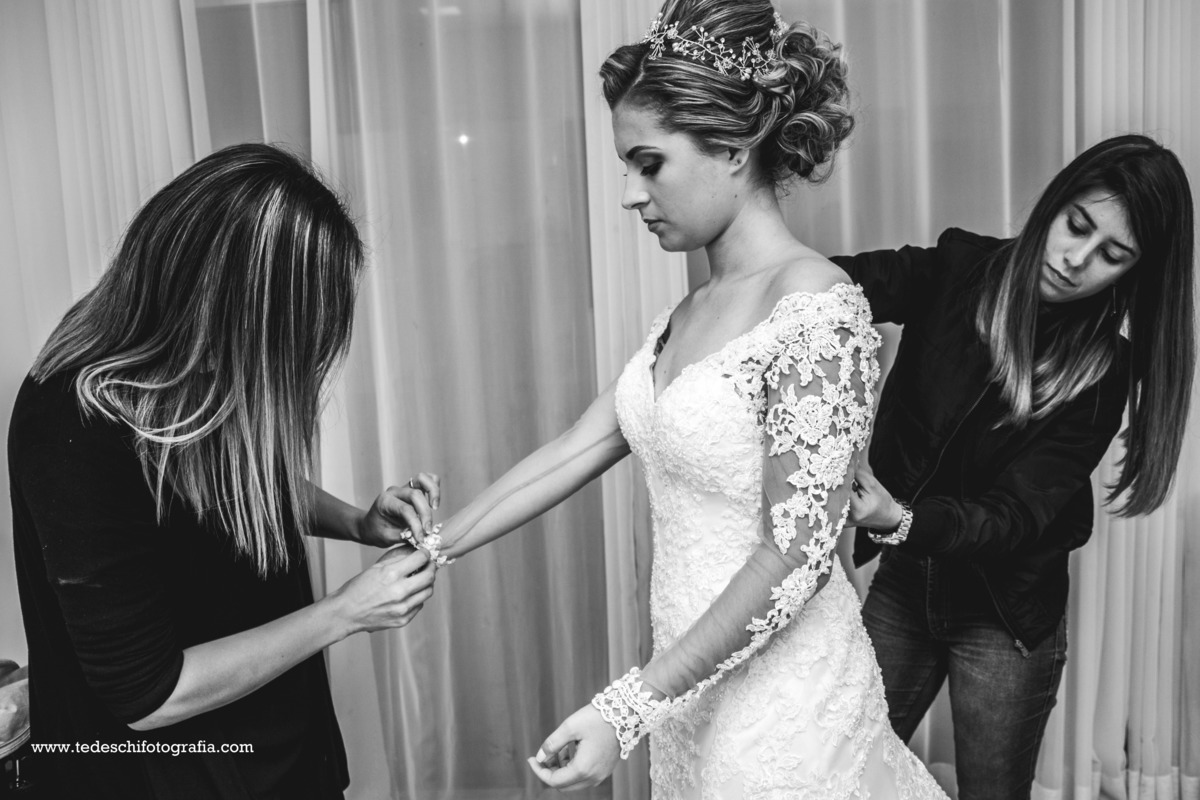 Cabelo de Noiva - Vestido de Noiva- Casamento mogi das cruzes - Casamento São Paulo - Decoração para Casamento - Salão para casamento - making of de casamento - dia da noiva - casamento churrascaria - são paulo - aliança de noivado