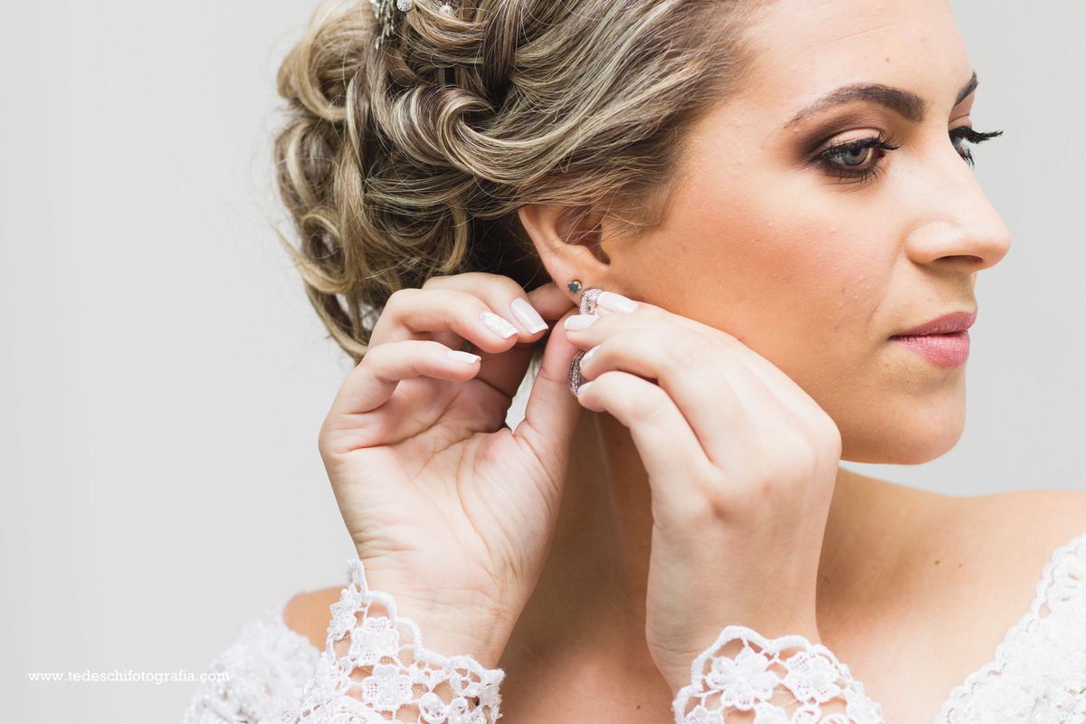 Cabelo de Noiva - Vestido de Noiva- Casamento mogi das cruzes - Casamento São Paulo - Decoração para Casamento - Salão para casamento - making of de casamento - dia da noiva - casamento churrascaria - são paulo - aliança de noivado