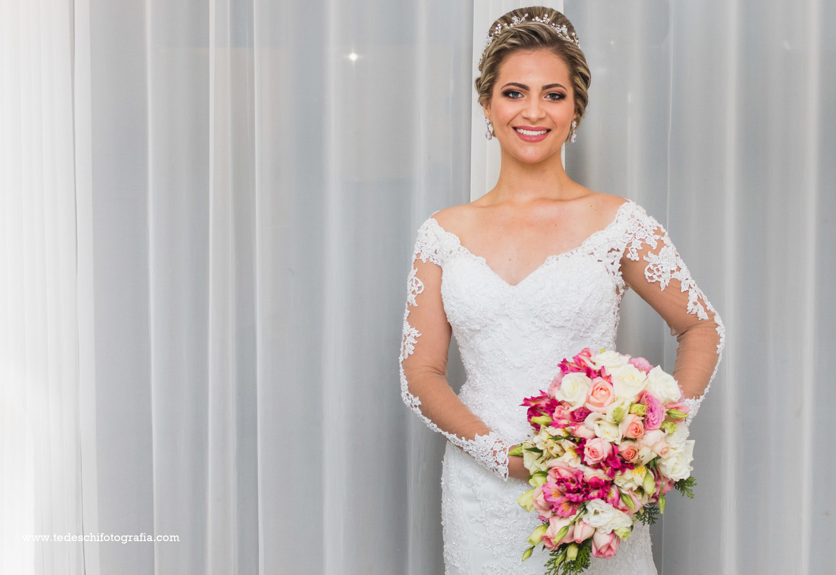 Cabelo de Noiva - Vestido de Noiva- Casamento mogi das cruzes - Casamento São Paulo - Decoração para Casamento - Salão para casamento - making of de casamento - dia da noiva - casamento churrascaria - são paulo - aliança de noivado