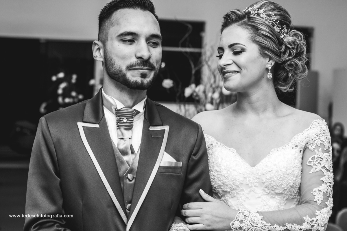 Cabelo de Noiva - Vestido de Noiva- Casamento mogi das cruzes - Casamento São Paulo - Decoração para Casamento - Salão para casamento - making of de casamento - dia da noiva - casamento churrascaria - são paulo - aliança de noivado