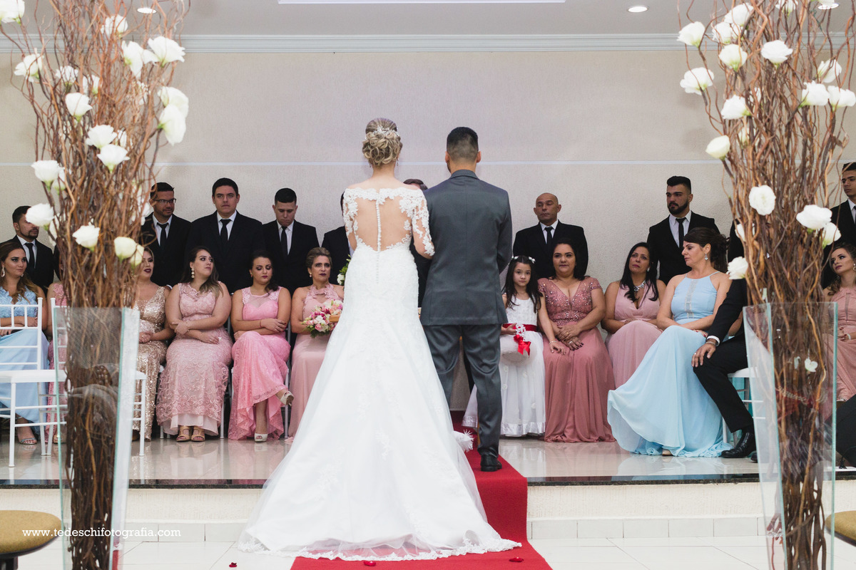 Cabelo de Noiva - Vestido de Noiva- Casamento mogi das cruzes - Casamento São Paulo - Decoração para Casamento - Salão para casamento - making of de casamento - dia da noiva - casamento churrascaria - são paulo - aliança de noivado