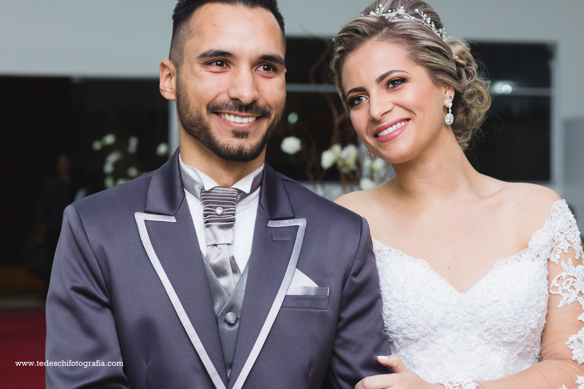 Cabelo de Noiva - Vestido de Noiva- Casamento mogi das cruzes - Casamento São Paulo - Decoração para Casamento - Salão para casamento - making of de casamento - dia da noiva - casamento churrascaria - são paulo - aliança de noivado
