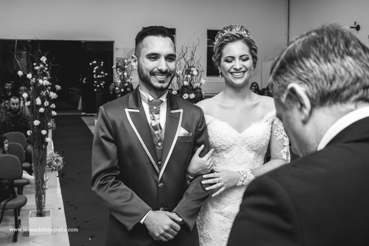 Cabelo de Noiva - Vestido de Noiva- Casamento mogi das cruzes - Casamento São Paulo - Decoração para Casamento - Salão para casamento - making of de casamento - dia da noiva - casamento churrascaria - são paulo - aliança de noivado