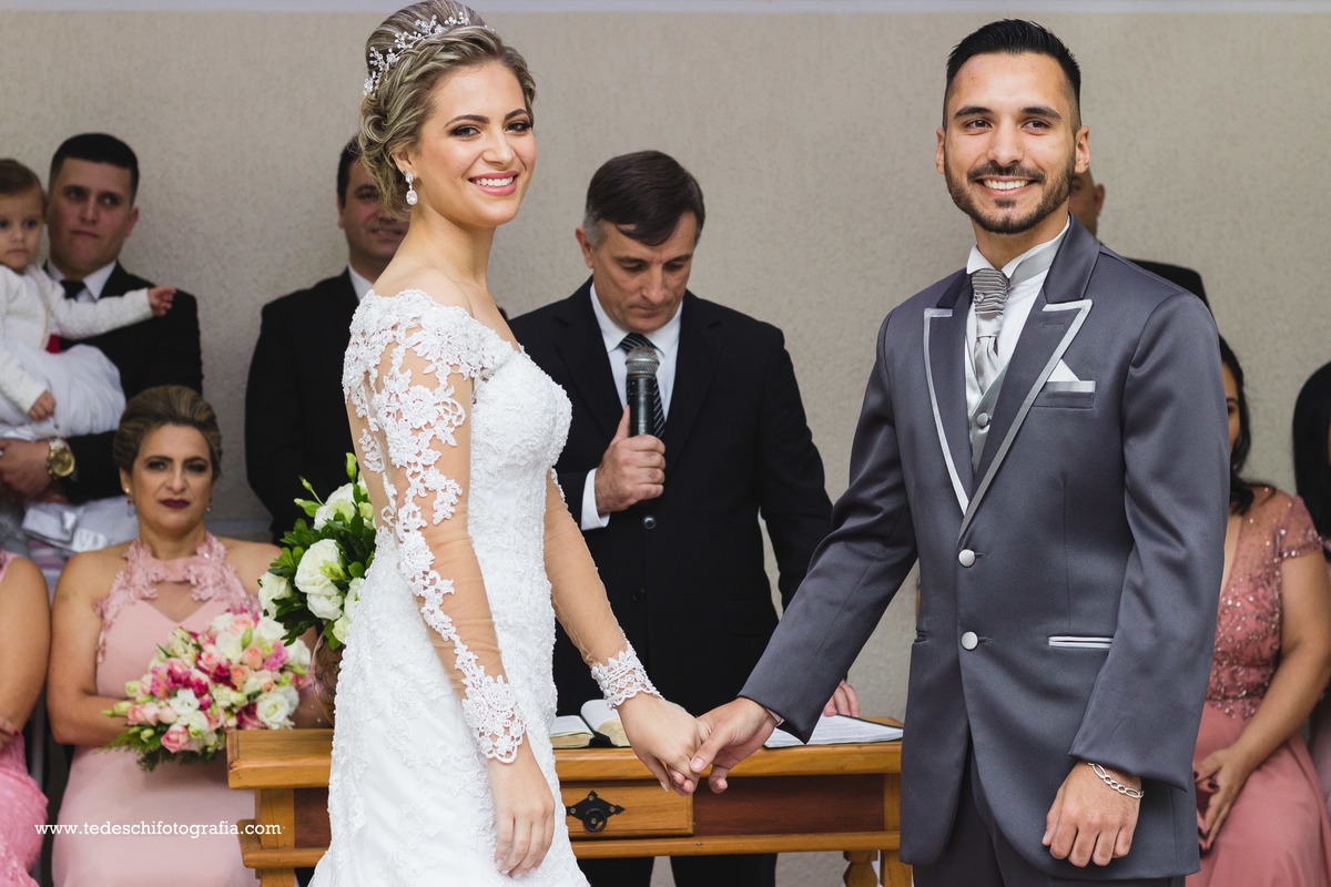 Cabelo de Noiva - Vestido de Noiva- Casamento mogi das cruzes - Casamento São Paulo - Decoração para Casamento - Salão para casamento - making of de casamento - dia da noiva - casamento churrascaria - são paulo - aliança de noivado