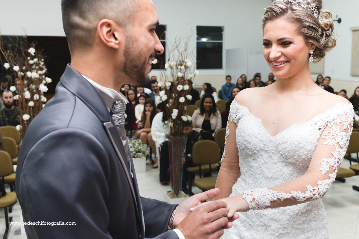 Cabelo de Noiva - Vestido de Noiva- Casamento mogi das cruzes - Casamento São Paulo - Decoração para Casamento - Salão para casamento - making of de casamento - dia da noiva - casamento churrascaria - são paulo - aliança de noivado