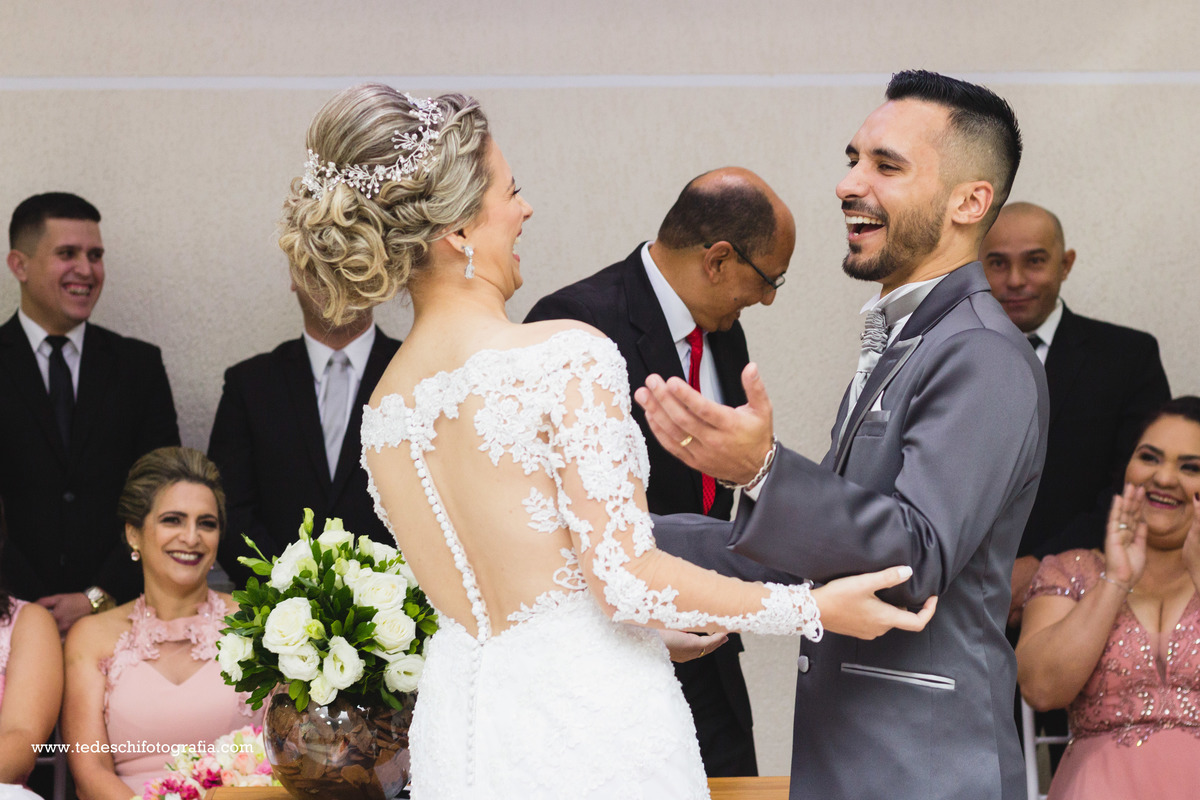Cabelo de Noiva - Vestido de Noiva- Casamento mogi das cruzes - Casamento São Paulo - Decoração para Casamento - Salão para casamento - making of de casamento - dia da noiva - casamento churrascaria - são paulo - aliança de noivado