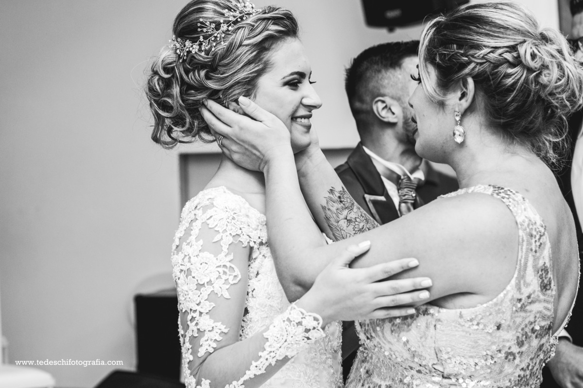 Cabelo de Noiva - Vestido de Noiva- Casamento mogi das cruzes - Casamento São Paulo - Decoração para Casamento - Salão para casamento - making of de casamento - dia da noiva - casamento churrascaria - são paulo - aliança de noivado