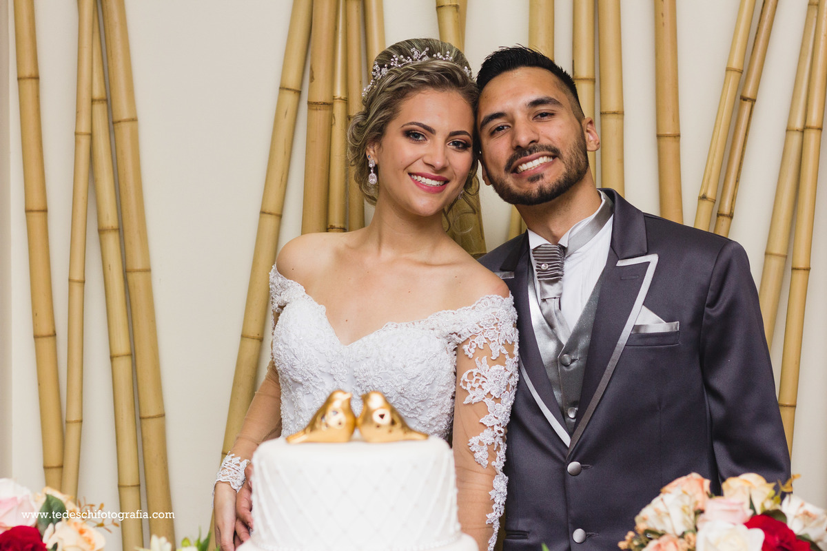 Cabelo de Noiva - Vestido de Noiva- Casamento mogi das cruzes - Casamento São Paulo - Decoração para Casamento - Salão para casamento - making of de casamento - dia da noiva - casamento churrascaria - são paulo - aliança de noivado