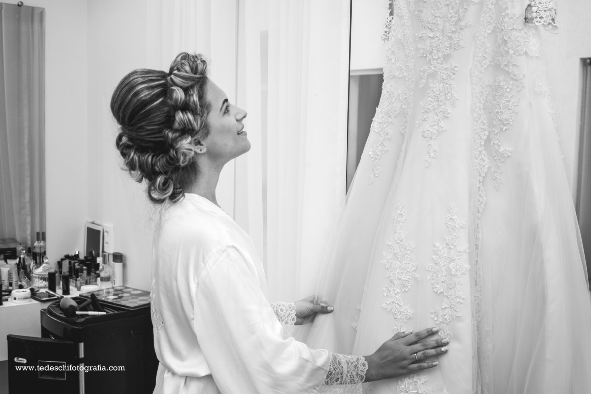 Cabelo de Noiva - Vestido de Noiva- Casamento mogi das cruzes - Casamento São Paulo - Decoração para Casamento - Salão para casamento - making of de casamento - dia da noiva - casamento churrascaria - são paulo - aliança de noivado