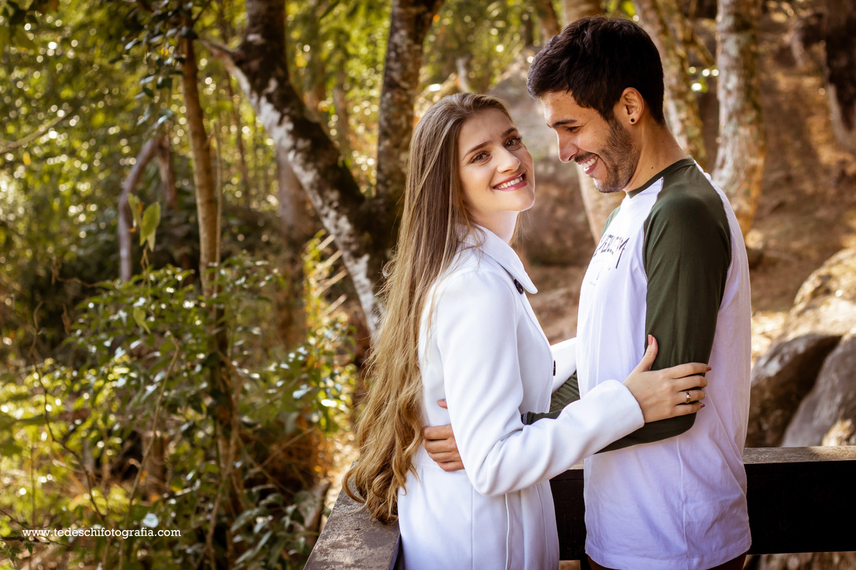Ensaio-Casamento-Pedra Montada-Guararema-São Paulo-Natureza-Inverno-Rio Paraiba-Mirante de Guararema - Pre Wedding - Ensaio de casamento - Noivas guararema - Vestido de Noiva- Making Of de Noiva - Decoração de Casamento - Biquê de Noiva - Noivo - Casament