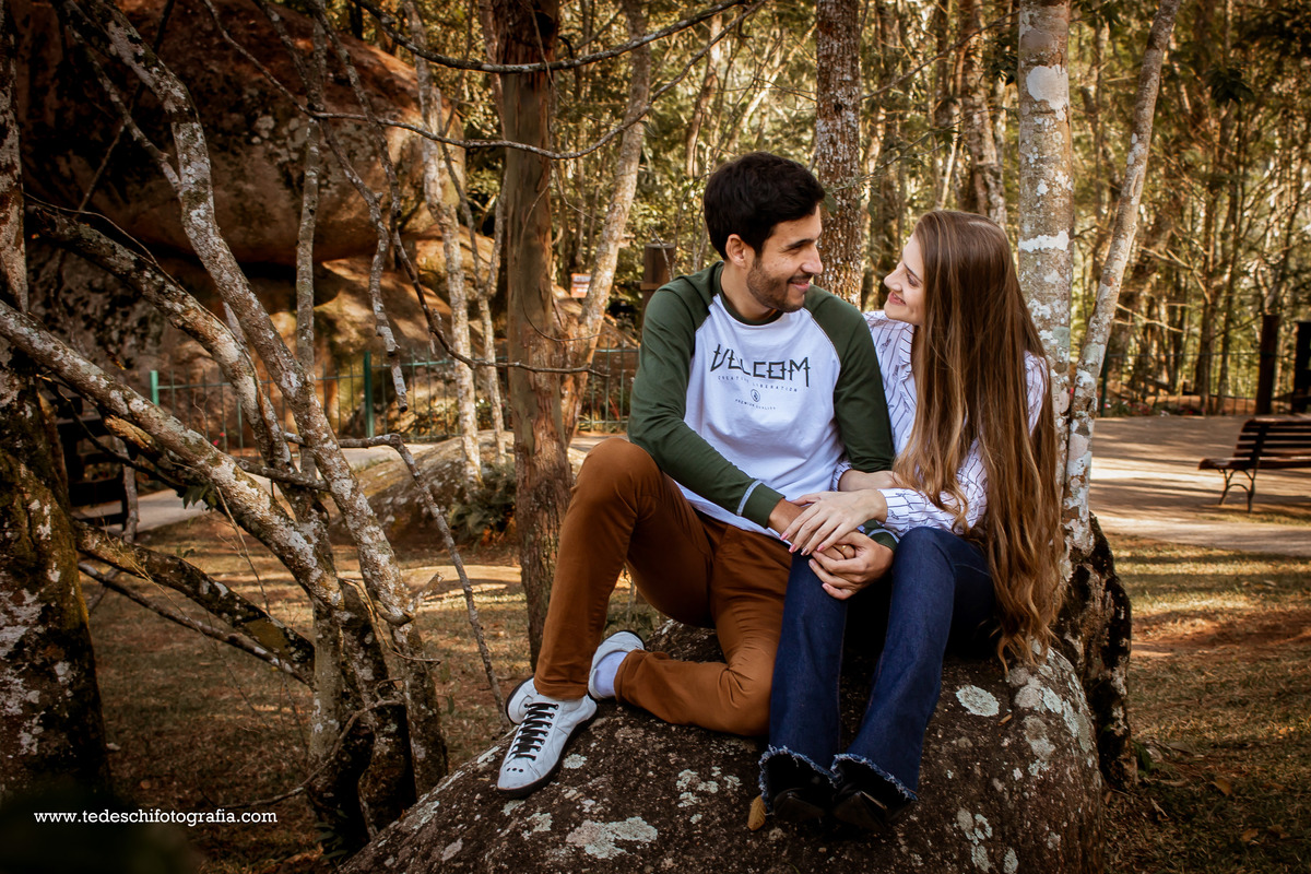 Ensaio-Casamento-Pedra Montada-Guararema-São Paulo-Natureza-Inverno-Rio Paraiba-Mirante de Guararema - Pre Wedding - Ensaio de casamento - Noivas guararema - Vestido de Noiva- Making Of de Noiva - Decoração de Casamento - Biquê de Noiva - Noivo - Casament