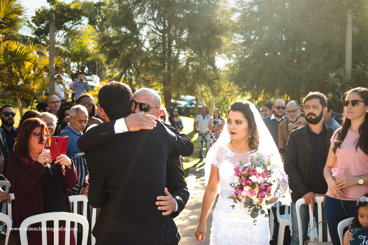 Casamento no campo, Casamento aberto, mogi das cruzes, decoração de casamento, vestido de noiva, casamento mogi das cruzes, buquê de casamento, decoração rústica, casamento rústico, casamento céu aberto, aliança de casamento, casamento cívil