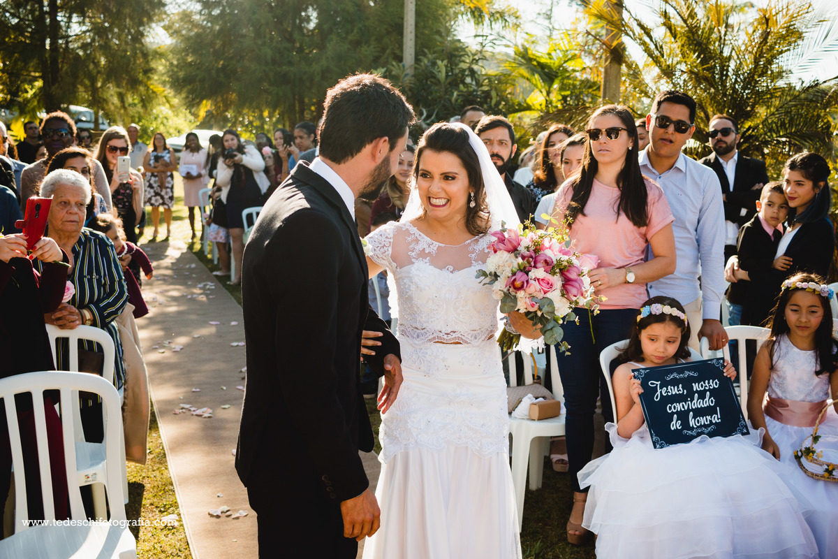 Casamento no campo, Casamento aberto, mogi das cruzes, decoração de casamento, vestido de noiva, casamento mogi das cruzes, buquê de casamento, decoração rústica, casamento rústico, casamento céu aberto, aliança de casamento, casamento cívil
