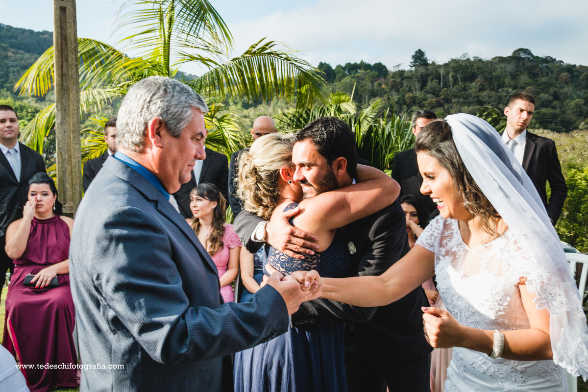 Casamento no campo, Casamento aberto, mogi das cruzes, decoração de casamento, vestido de noiva, casamento mogi das cruzes, buquê de casamento, decoração rústica, casamento rústico, casamento céu aberto, aliança de casamento, casamento cívil
