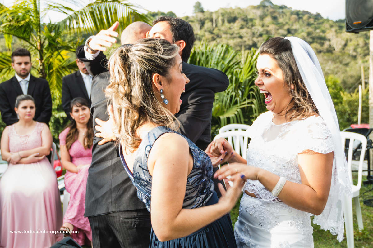 Casamento no campo, Casamento aberto, mogi das cruzes, decoração de casamento, vestido de noiva, casamento mogi das cruzes, buquê de casamento, decoração rústica, casamento rústico, casamento céu aberto, aliança de casamento, casamento cívil