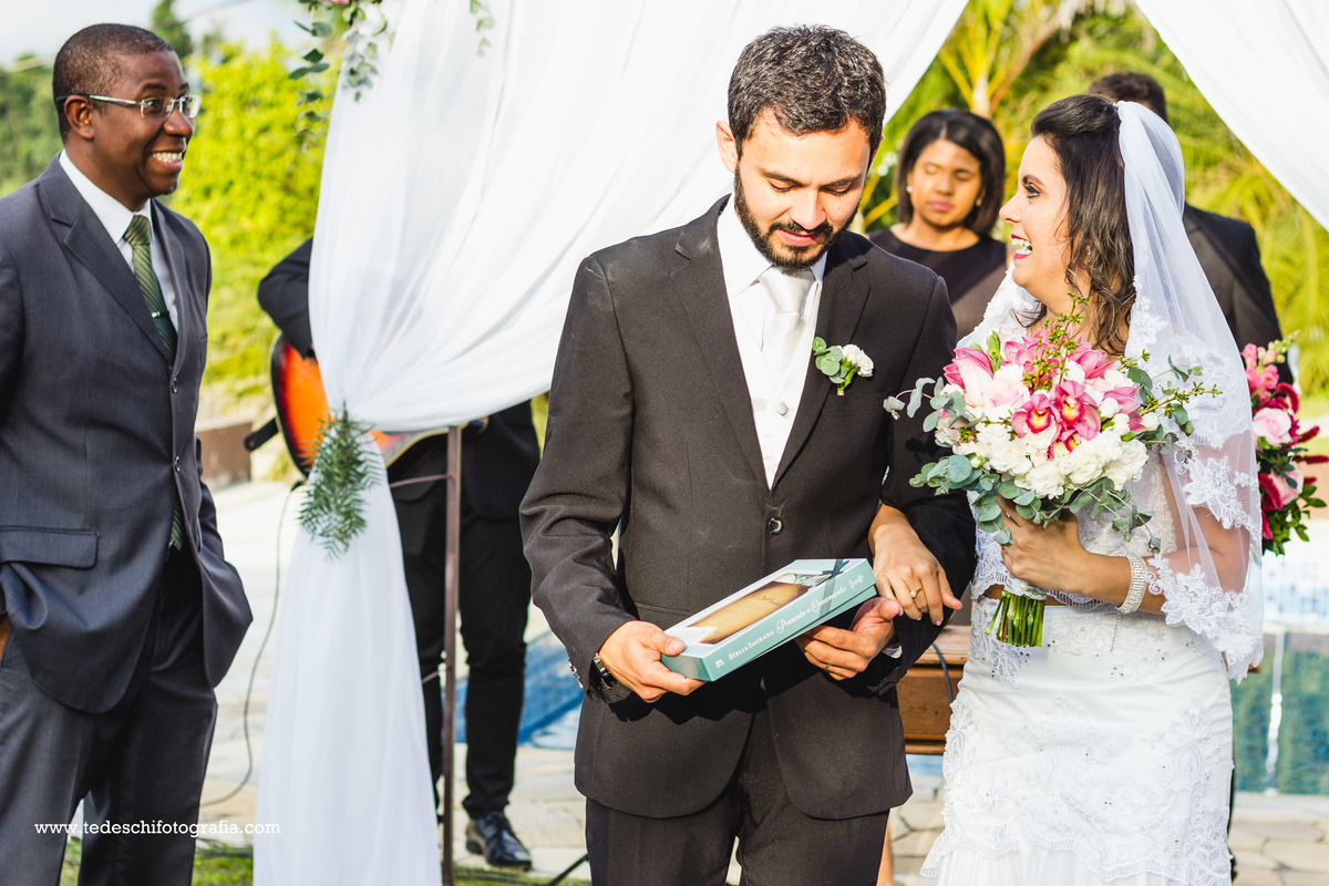 Casamento no campo, Casamento aberto, mogi das cruzes, decoração de casamento, vestido de noiva, casamento mogi das cruzes, buquê de casamento, decoração rústica, casamento rústico, casamento céu aberto, aliança de casamento, casamento cívil