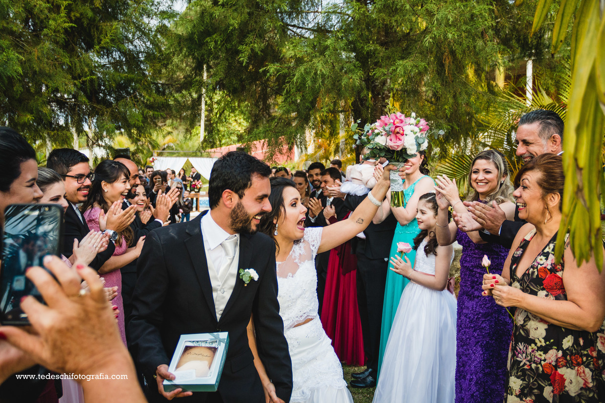 Casamento no campo, Casamento aberto, mogi das cruzes, decoração de casamento, vestido de noiva, casamento mogi das cruzes, buquê de casamento, decoração rústica, casamento rústico, casamento céu aberto, aliança de casamento, casamento cívil