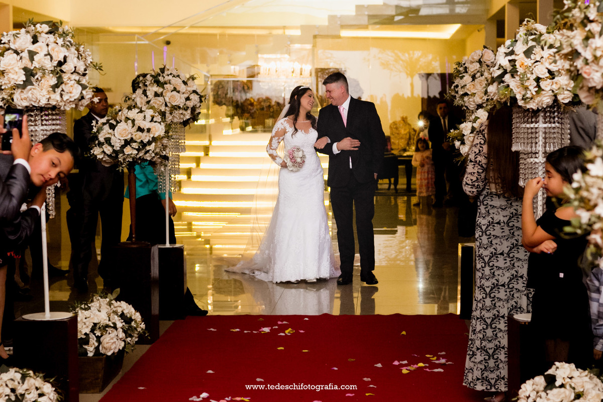 Casamento-Mansão Isadora Cortez - São Paulo - Decoração de casamento-vestido de casamento-sapato da noiva-making of da noiva - making of do noivo - sapato pra casamento - brinco pra casamento-maquiagem de casamento - buffet de casamento-noivas de são paul