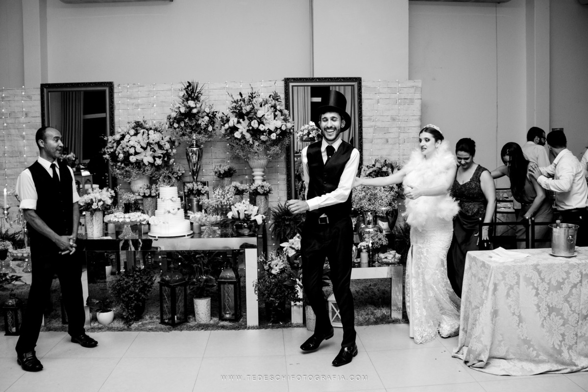 Casamento, Guararema, Fv Decoração e Assessoria, Dj Renam Mathias, Buffet Brion, Sitio Pintado, decoração de casamento, vestido de noiva, flores, maquiagem noiva, regis click mais, cabine de foto, mogi das cruzes, carro de noiva, aliança, noivo, terno