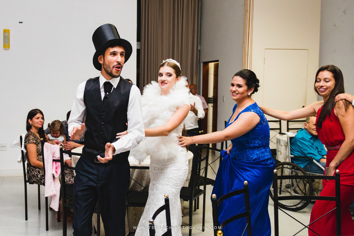 Casamento, Guararema, Fv Decoração e Assessoria, Dj Renam Mathias, Buffet Brion, Sitio Pintado, decoração de casamento, vestido de noiva, flores, maquiagem noiva, regis click mais, cabine de foto, mogi das cruzes, carro de noiva, aliança, noivo, terno