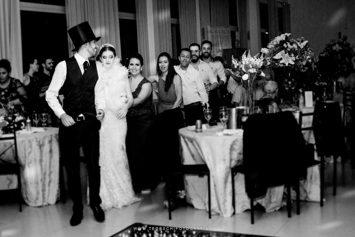 Casamento, Guararema, Fv Decoração e Assessoria, Dj Renam Mathias, Buffet Brion, Sitio Pintado, decoração de casamento, vestido de noiva, flores, maquiagem noiva, regis click mais, cabine de foto, mogi das cruzes, carro de noiva, aliança, noivo, terno