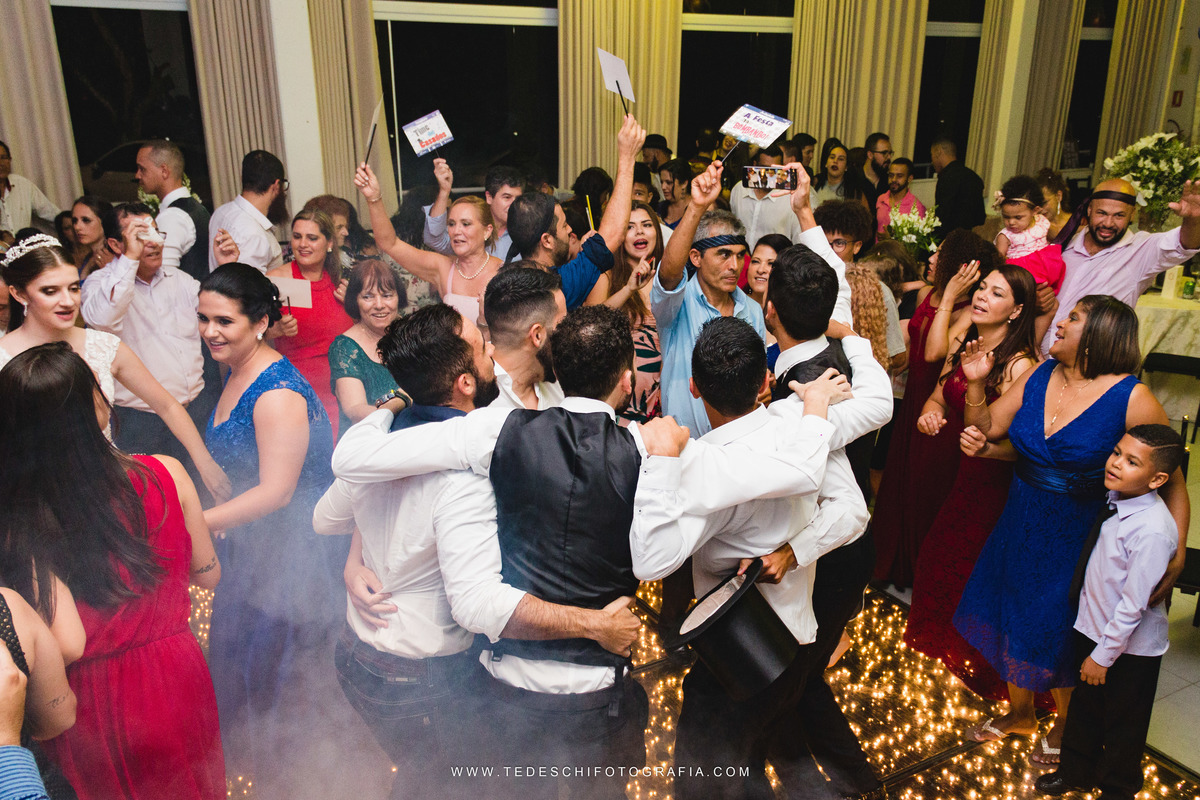 Casamento, Guararema, Fv Decoração e Assessoria, Dj Renam Mathias, Buffet Brion, Sitio Pintado, decoração de casamento, vestido de noiva, flores, maquiagem noiva, regis click mais, cabine de foto, mogi das cruzes, carro de noiva, aliança, noivo, terno