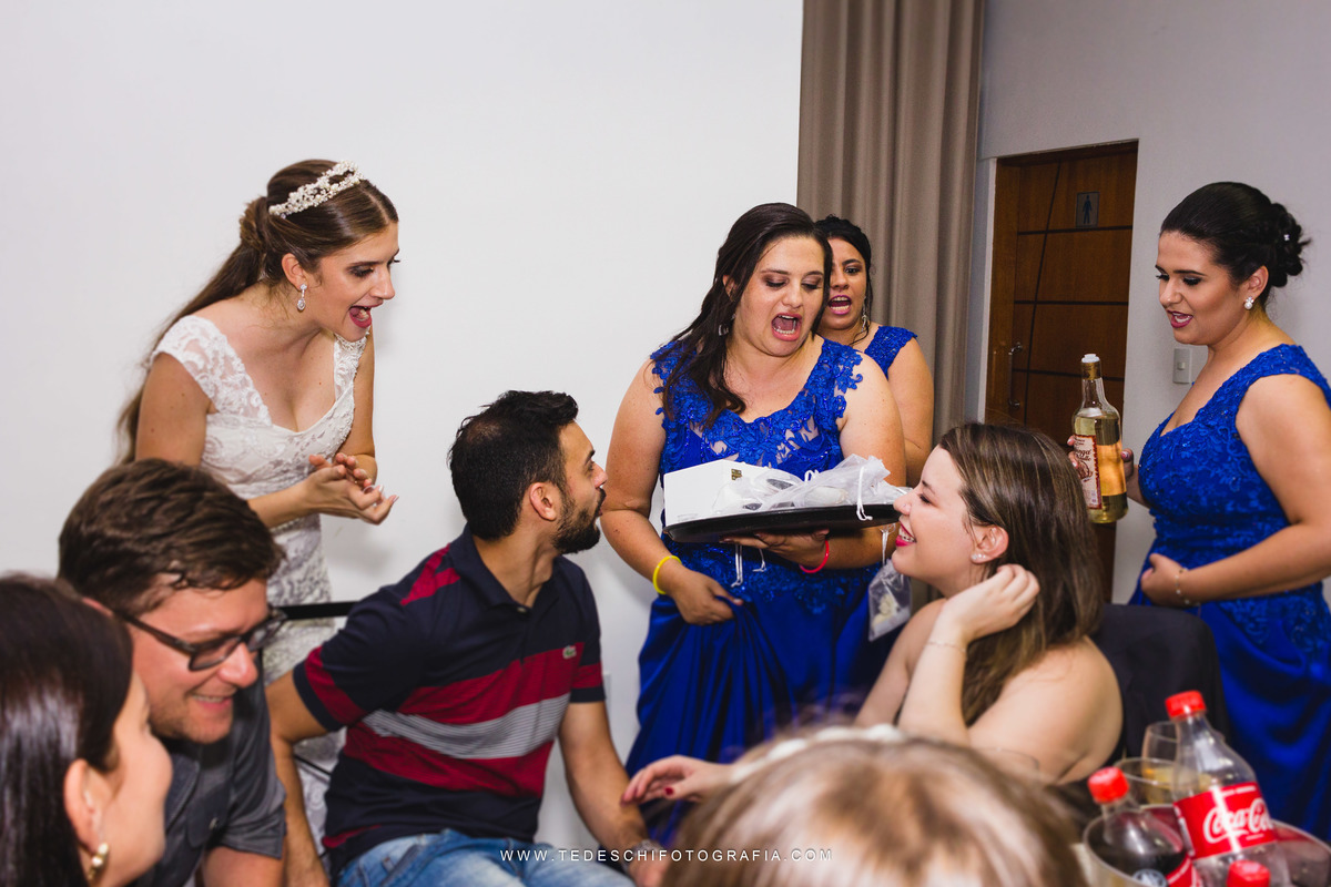 Casamento, Guararema, Fv Decoração e Assessoria, Dj Renam Mathias, Buffet Brion, Sitio Pintado, decoração de casamento, vestido de noiva, flores, maquiagem noiva, regis click mais, cabine de foto, mogi das cruzes, carro de noiva, aliança, noivo, terno