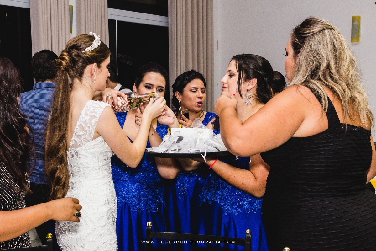 Casamento, Guararema, Fv Decoração e Assessoria, Dj Renam Mathias, Buffet Brion, Sitio Pintado, decoração de casamento, vestido de noiva, flores, maquiagem noiva, regis click mais, cabine de foto, mogi das cruzes, carro de noiva, aliança, noivo, terno