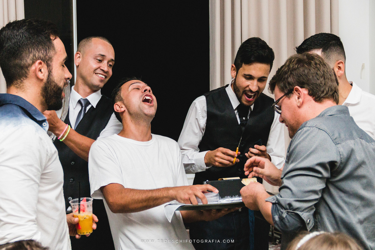 Casamento, Guararema, Fv Decoração e Assessoria, Dj Renam Mathias, Buffet Brion, Sitio Pintado, decoração de casamento, vestido de noiva, flores, maquiagem noiva, regis click mais, cabine de foto, mogi das cruzes, carro de noiva, aliança, noivo, terno