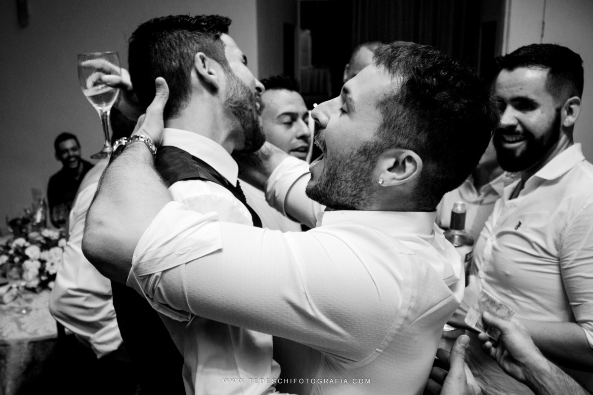 Casamento, Guararema, Fv Decoração e Assessoria, Dj Renam Mathias, Buffet Brion, Sitio Pintado, decoração de casamento, vestido de noiva, flores, maquiagem noiva, regis click mais, cabine de foto, mogi das cruzes, carro de noiva, aliança, noivo, terno