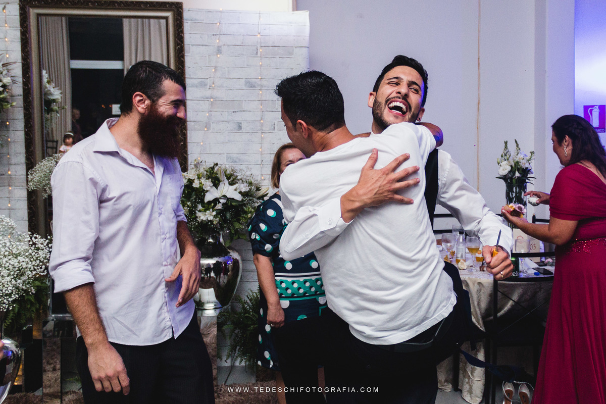 Casamento, Guararema, Fv Decoração e Assessoria, Dj Renam Mathias, Buffet Brion, Sitio Pintado, decoração de casamento, vestido de noiva, flores, maquiagem noiva, regis click mais, cabine de foto, mogi das cruzes, carro de noiva, aliança, noivo, terno