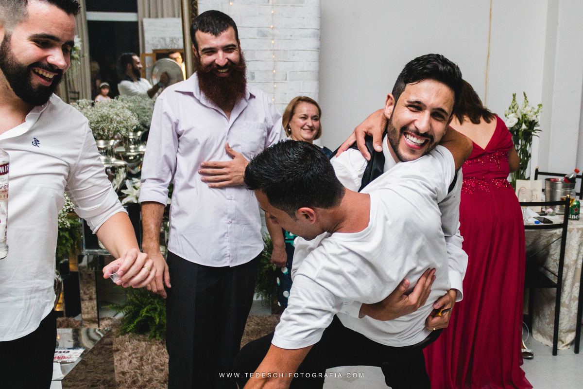 Casamento, Guararema, Fv Decoração e Assessoria, Dj Renam Mathias, Buffet Brion, Sitio Pintado, decoração de casamento, vestido de noiva, flores, maquiagem noiva, regis click mais, cabine de foto, mogi das cruzes, carro de noiva, aliança, noivo, terno
