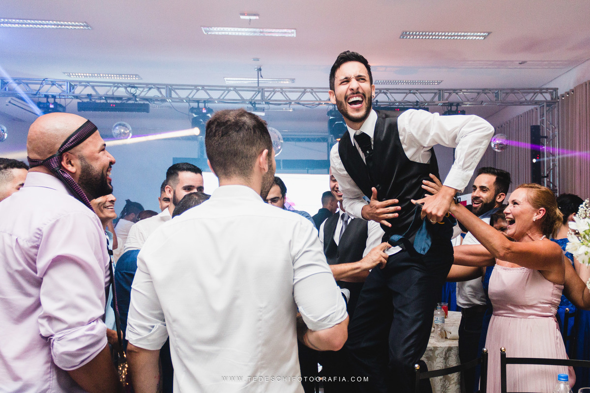 Casamento, Guararema, Fv Decoração e Assessoria, Dj Renam Mathias, Buffet Brion, Sitio Pintado, decoração de casamento, vestido de noiva, flores, maquiagem noiva, regis click mais, cabine de foto, mogi das cruzes, carro de noiva, aliança, noivo, terno