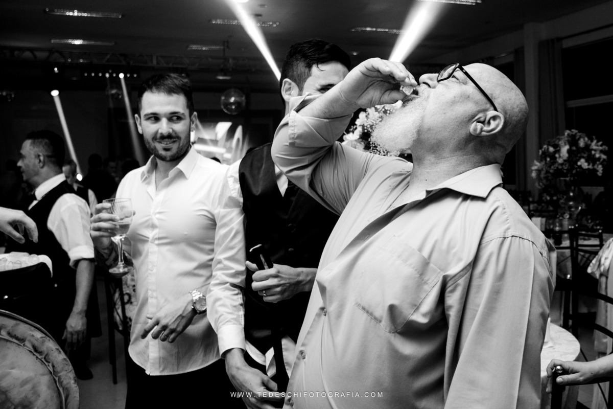 Casamento, Guararema, Fv Decoração e Assessoria, Dj Renam Mathias, Buffet Brion, Sitio Pintado, decoração de casamento, vestido de noiva, flores, maquiagem noiva, regis click mais, cabine de foto, mogi das cruzes, carro de noiva, aliança, noivo, terno