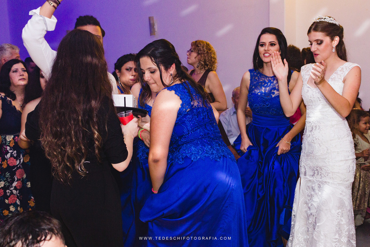 Casamento, Guararema, Fv Decoração e Assessoria, Dj Renam Mathias, Buffet Brion, Sitio Pintado, decoração de casamento, vestido de noiva, flores, maquiagem noiva, regis click mais, cabine de foto, mogi das cruzes, carro de noiva, aliança, noivo, terno