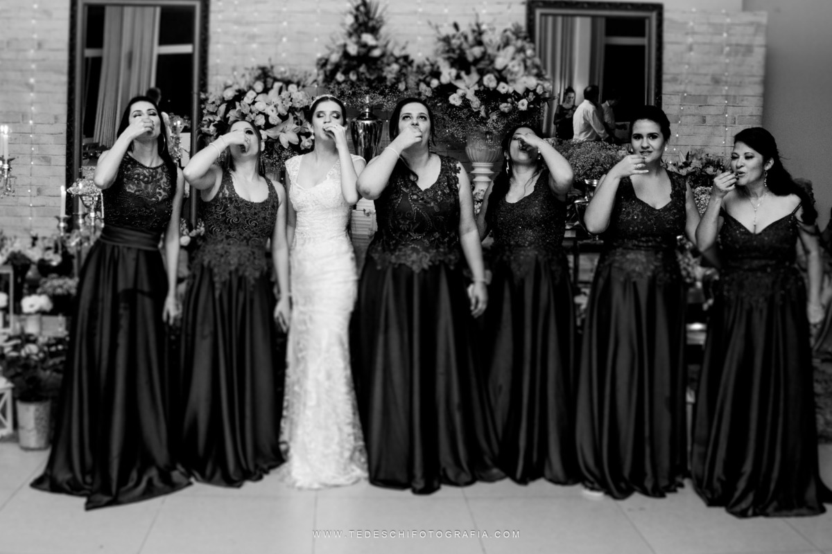 Casamento, Guararema, Fv Decoração e Assessoria, Dj Renam Mathias, Buffet Brion, Sitio Pintado, decoração de casamento, vestido de noiva, flores, maquiagem noiva, regis click mais, cabine de foto, mogi das cruzes, carro de noiva, aliança, noivo, terno
