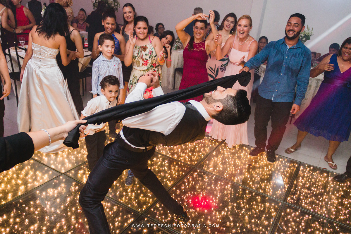 Casamento, Guararema, Fv Decoração e Assessoria, Dj Renam Mathias, Buffet Brion, Sitio Pintado, decoração de casamento, vestido de noiva, flores, maquiagem noiva, regis click mais, cabine de foto, mogi das cruzes, carro de noiva, aliança, noivo, terno