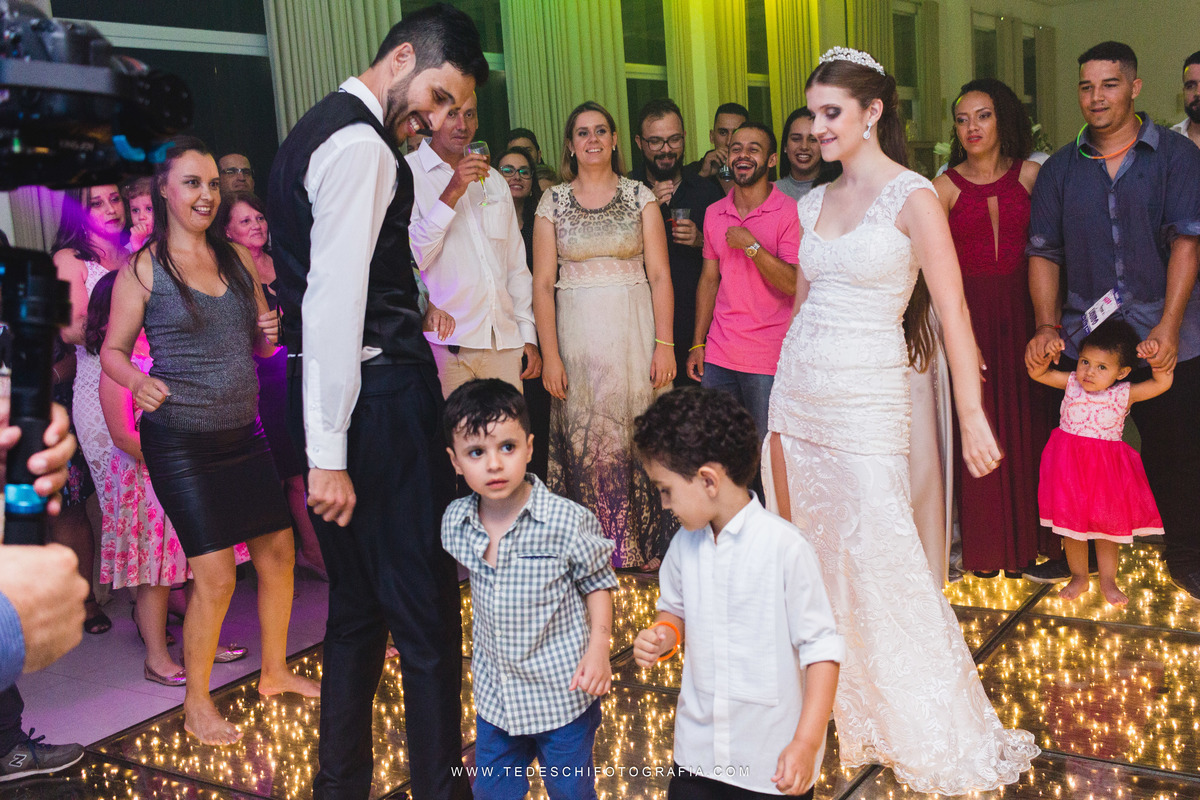 Casamento, Guararema, Fv Decoração e Assessoria, Dj Renam Mathias, Buffet Brion, Sitio Pintado, decoração de casamento, vestido de noiva, flores, maquiagem noiva, regis click mais, cabine de foto, mogi das cruzes, carro de noiva, aliança, noivo, terno