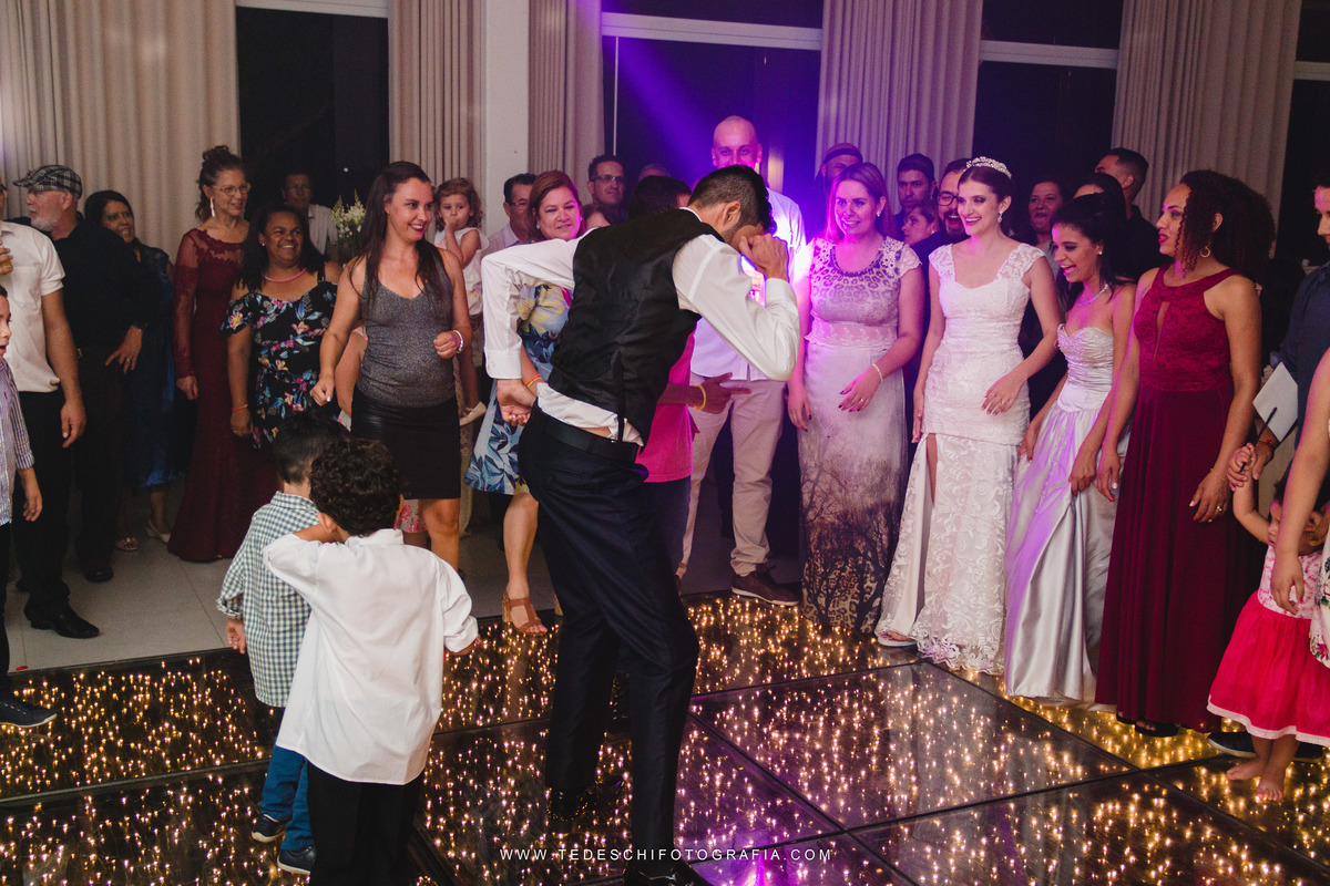 Casamento, Guararema, Fv Decoração e Assessoria, Dj Renam Mathias, Buffet Brion, Sitio Pintado, decoração de casamento, vestido de noiva, flores, maquiagem noiva, regis click mais, cabine de foto, mogi das cruzes, carro de noiva, aliança, noivo, terno