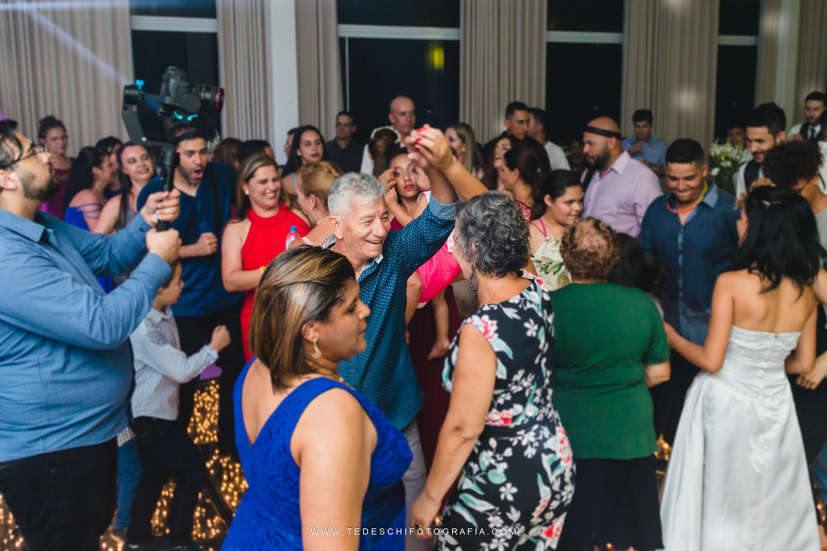 Casamento, Guararema, Fv Decoração e Assessoria, Dj Renam Mathias, Buffet Brion, Sitio Pintado, decoração de casamento, vestido de noiva, flores, maquiagem noiva, regis click mais, cabine de foto, mogi das cruzes, carro de noiva, aliança, noivo, terno