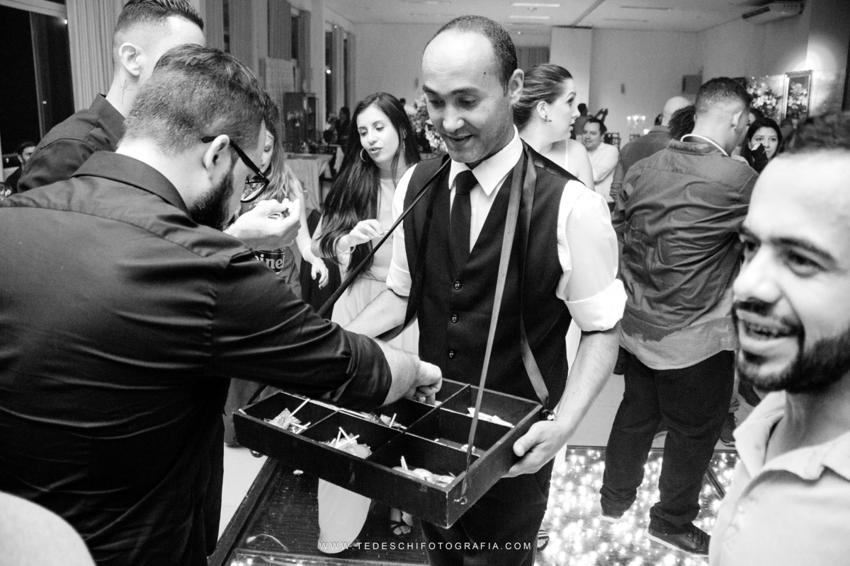 Casamento, Guararema, Fv Decoração e Assessoria, Dj Renam Mathias, Buffet Brion, Sitio Pintado, decoração de casamento, vestido de noiva, flores, maquiagem noiva, regis click mais, cabine de foto, mogi das cruzes, carro de noiva, aliança, noivo, terno