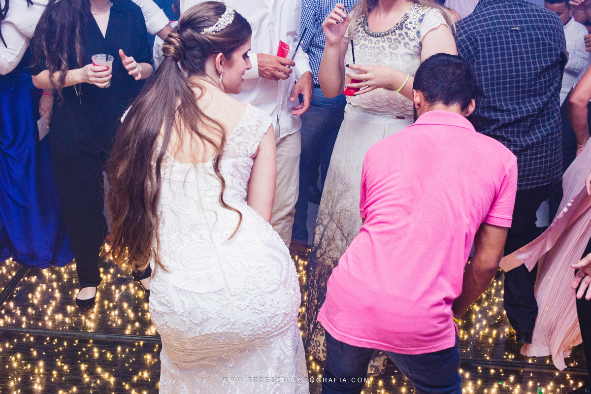 Casamento, Guararema, Fv Decoração e Assessoria, Dj Renam Mathias, Buffet Brion, Sitio Pintado, decoração de casamento, vestido de noiva, flores, maquiagem noiva, regis click mais, cabine de foto, mogi das cruzes, carro de noiva, aliança, noivo, terno