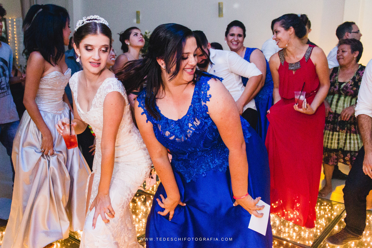 Casamento, Guararema, Fv Decoração e Assessoria, Dj Renam Mathias, Buffet Brion, Sitio Pintado, decoração de casamento, vestido de noiva, flores, maquiagem noiva, regis click mais, cabine de foto, mogi das cruzes, carro de noiva, aliança, noivo, terno