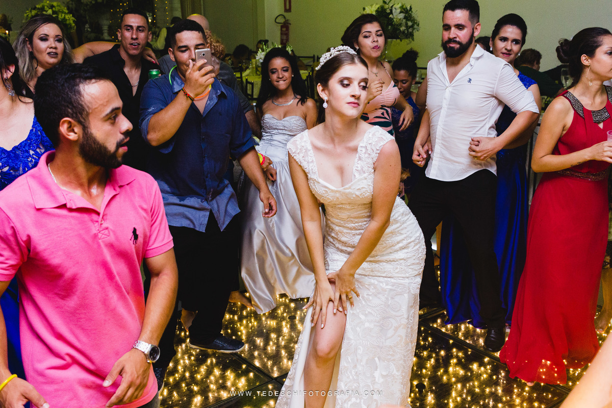 Casamento, Guararema, Fv Decoração e Assessoria, Dj Renam Mathias, Buffet Brion, Sitio Pintado, decoração de casamento, vestido de noiva, flores, maquiagem noiva, regis click mais, cabine de foto, mogi das cruzes, carro de noiva, aliança, noivo, terno