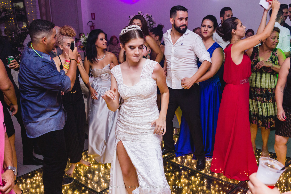 Casamento, Guararema, Fv Decoração e Assessoria, Dj Renam Mathias, Buffet Brion, Sitio Pintado, decoração de casamento, vestido de noiva, flores, maquiagem noiva, regis click mais, cabine de foto, mogi das cruzes, carro de noiva, aliança, noivo, terno