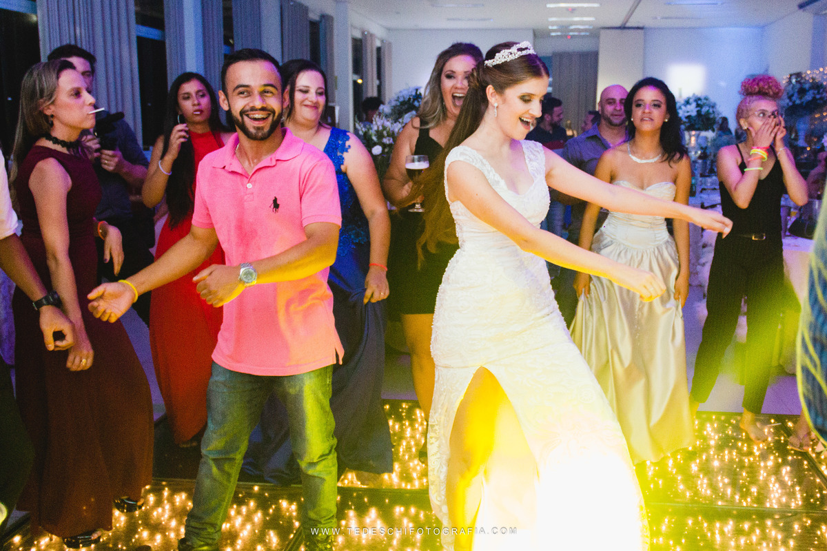 Casamento, Guararema, Fv Decoração e Assessoria, Dj Renam Mathias, Buffet Brion, Sitio Pintado, decoração de casamento, vestido de noiva, flores, maquiagem noiva, regis click mais, cabine de foto, mogi das cruzes, carro de noiva, aliança, noivo, terno